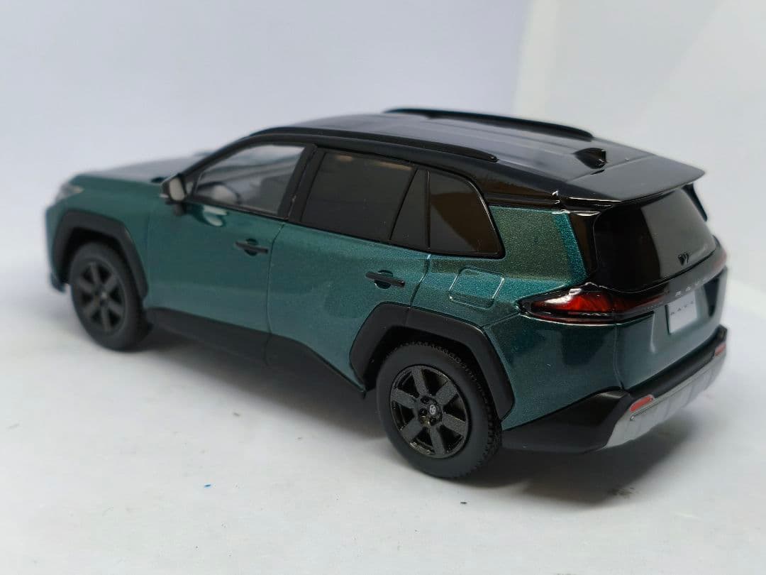トヨタ　RAV4　Adventure　カラーサンプル　1/30　ミニカー　緑