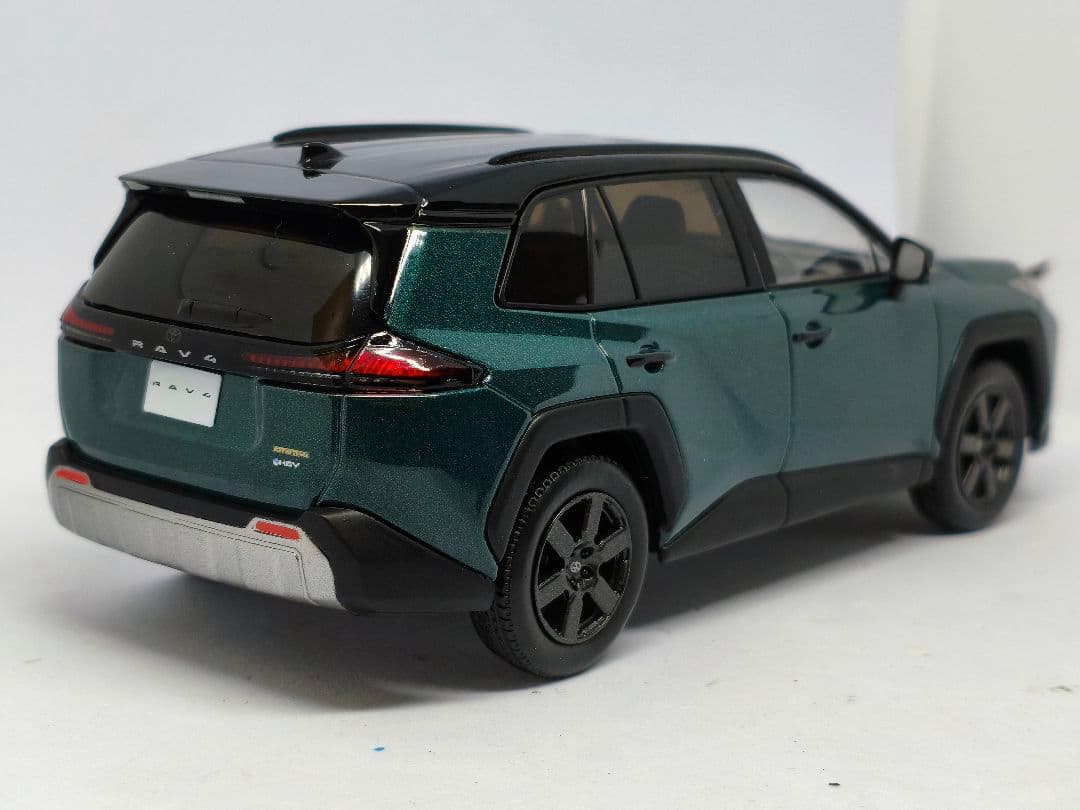 トヨタ　RAV4　Adventure　カラーサンプル　1/30　ミニカー　緑