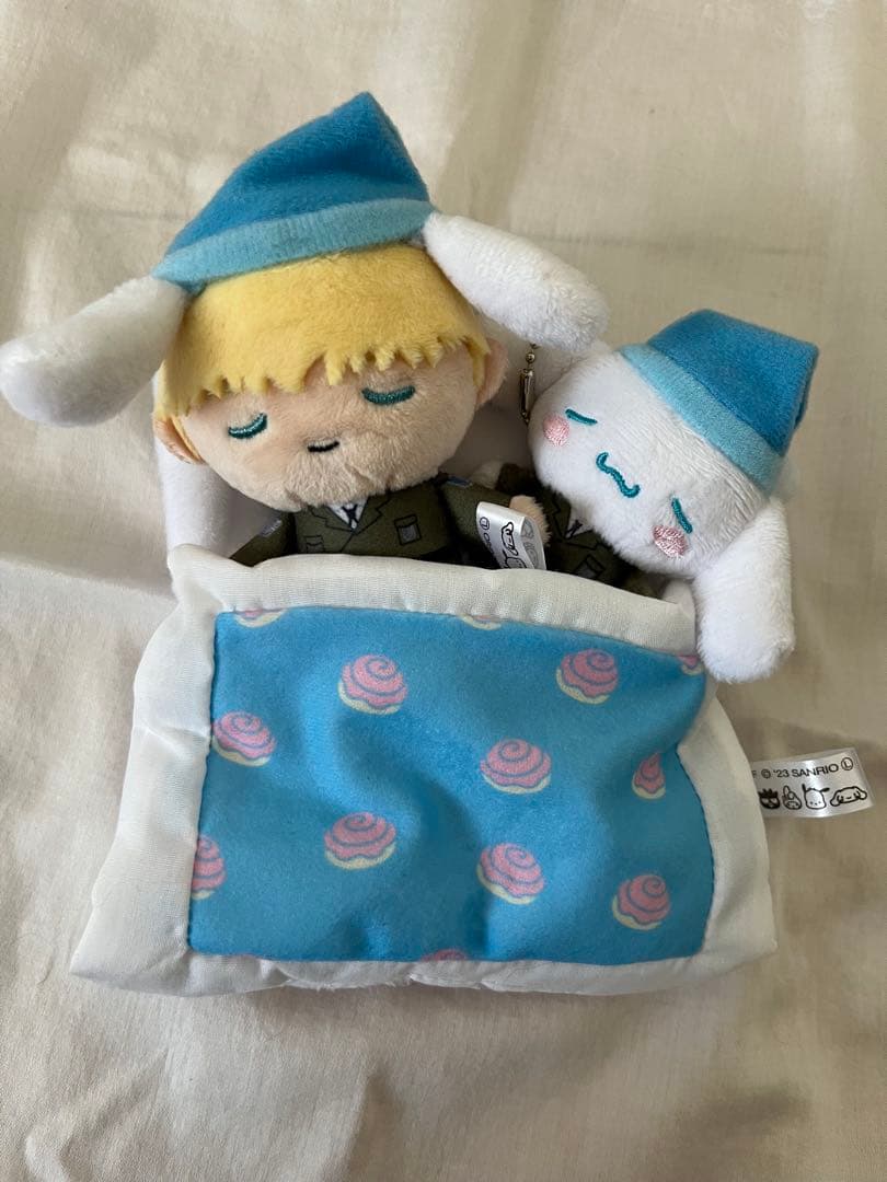 進撃の巨人　アルミン　おふとん　ぬいぐるみ　サンリオ