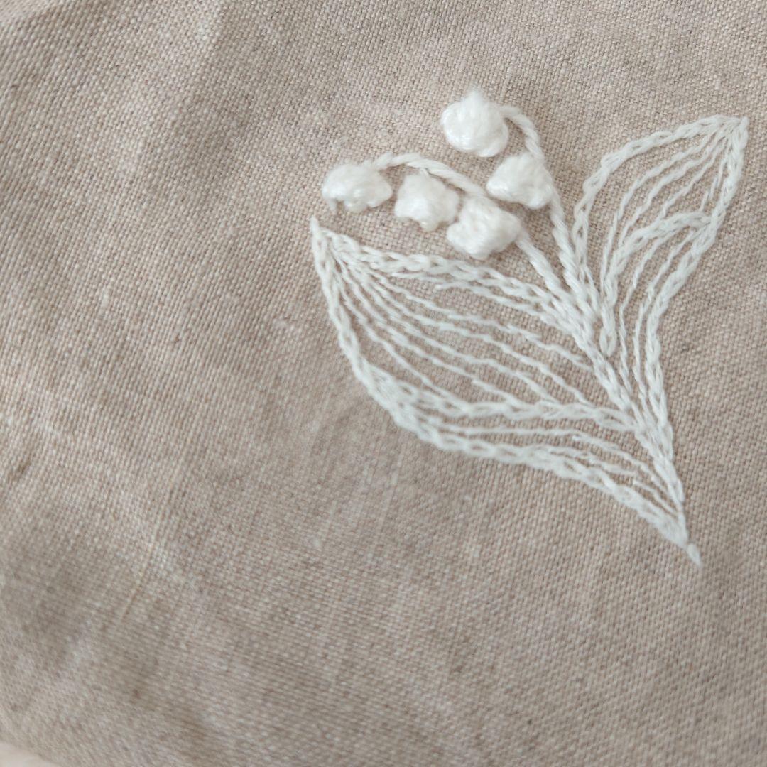 手刺繍入り　リネンクロス/リネンハンカチ【すずらん】