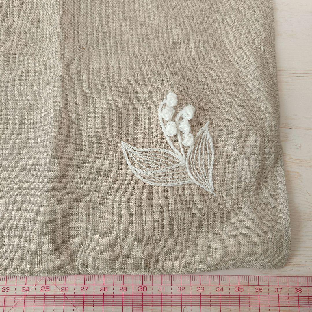 手刺繍入り　リネンクロス/リネンハンカチ【すずらん】