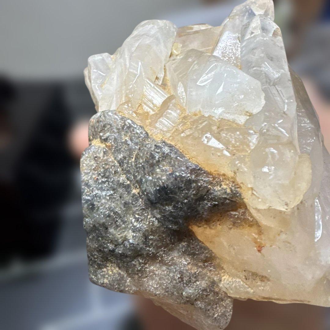 ブラジル産 高透明水晶クラスター 1.6kg 台座付