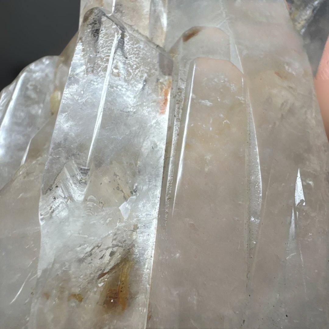 ブラジル産 高透明水晶クラスター 1.6kg 台座付