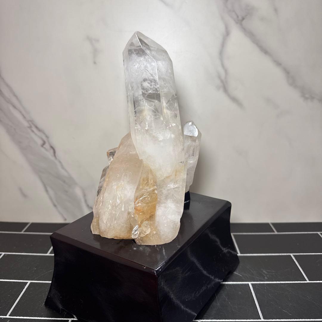 ブラジル産 高透明水晶クラスター 1.6kg 台座付