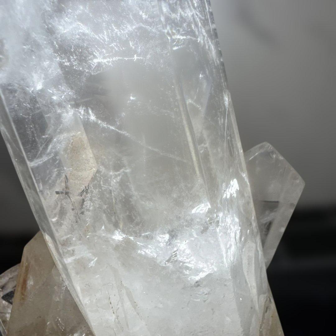 ブラジル産 高透明水晶クラスター 1.6kg 台座付