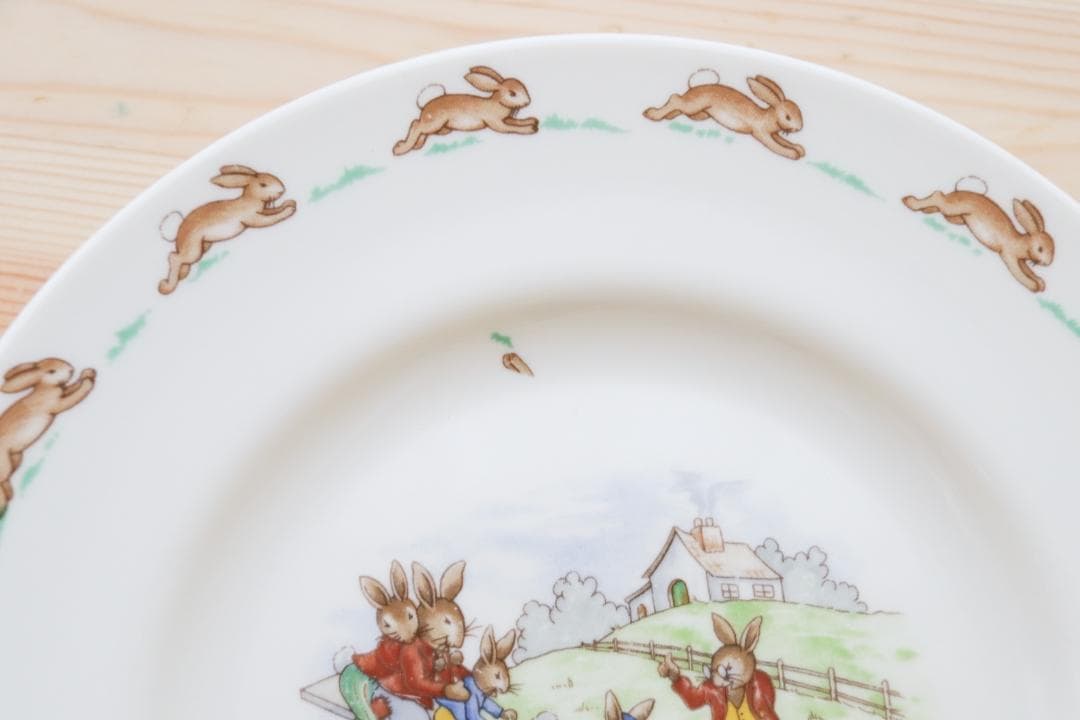 【廃盤・希少】ロイヤルドルトン　Bunnykinsプレート4枚+マグカップセット