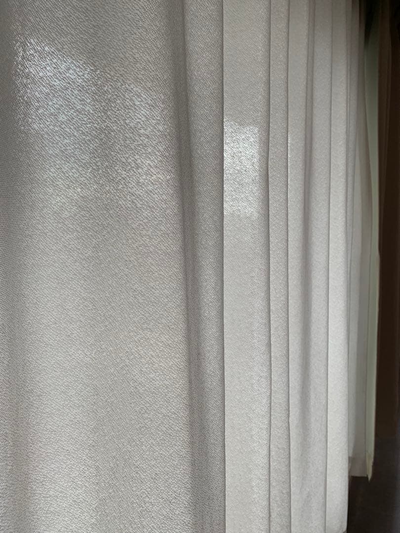 ベージュ　オーダーカーテン2枚＆レースカーテン2枚(遮光・防炎、ミラーレース)