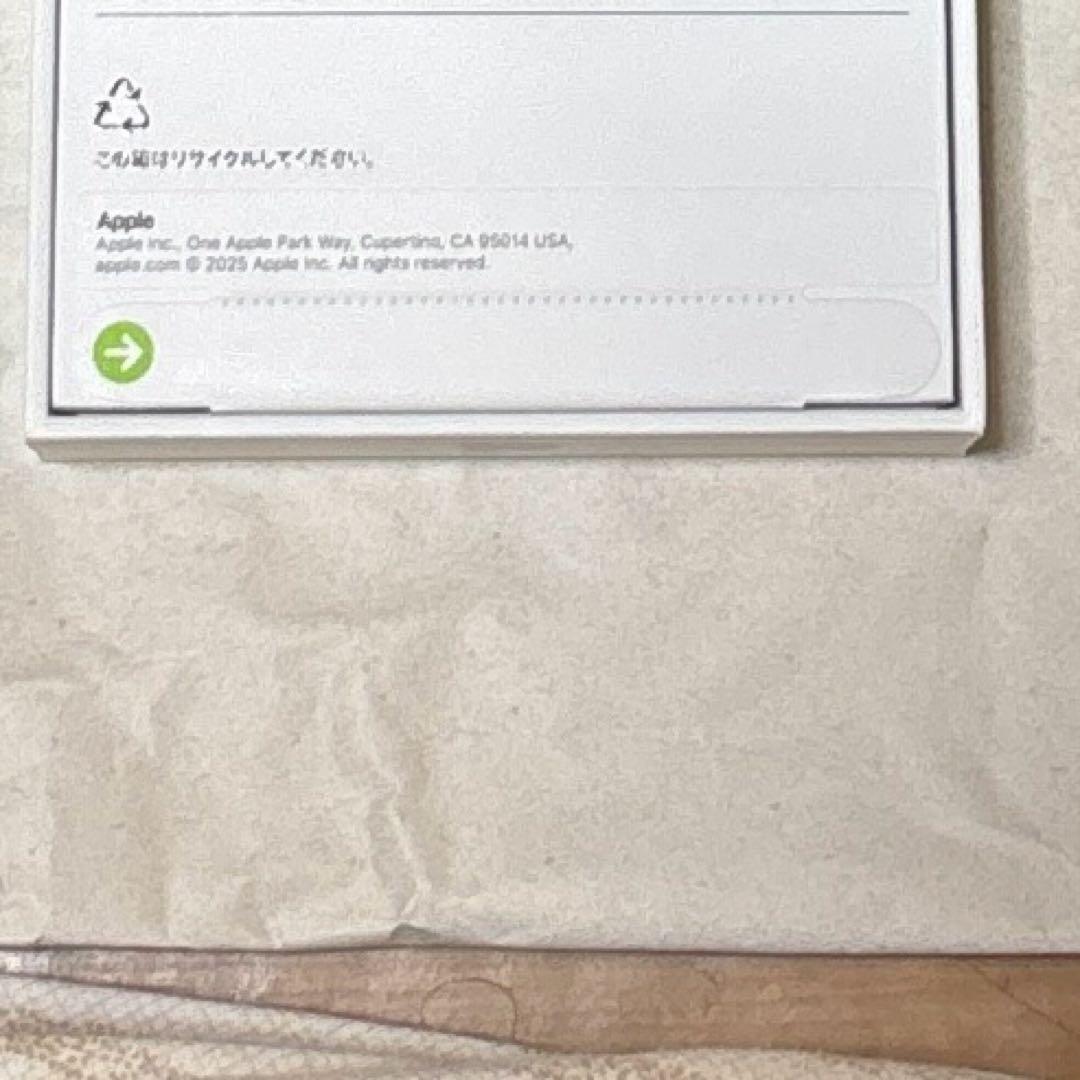 ぴーちゃんiPhone 16e 128GB ホワイト