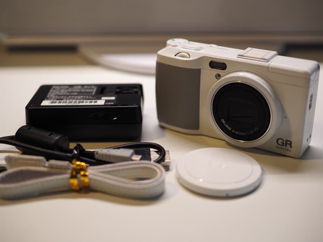 【美品】GR DIGITAL IV ホワイトエディション(SH176回)