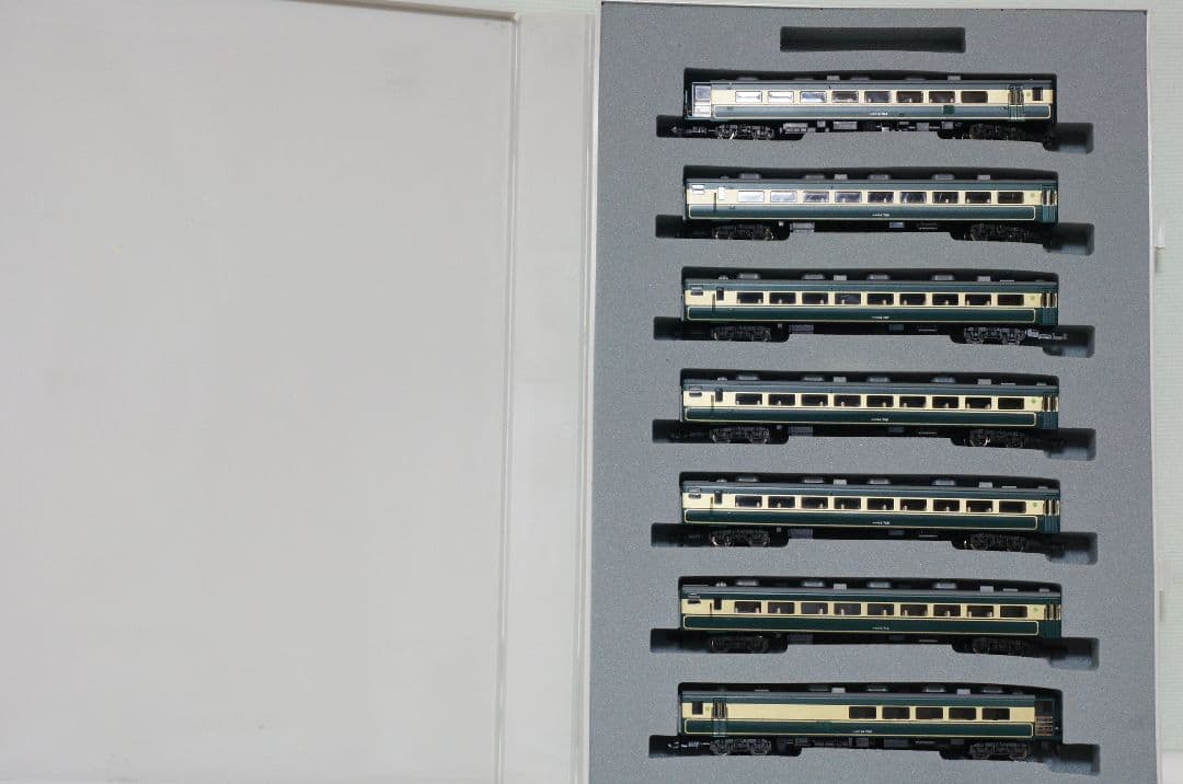 サロンカーなにわ　14系700番台