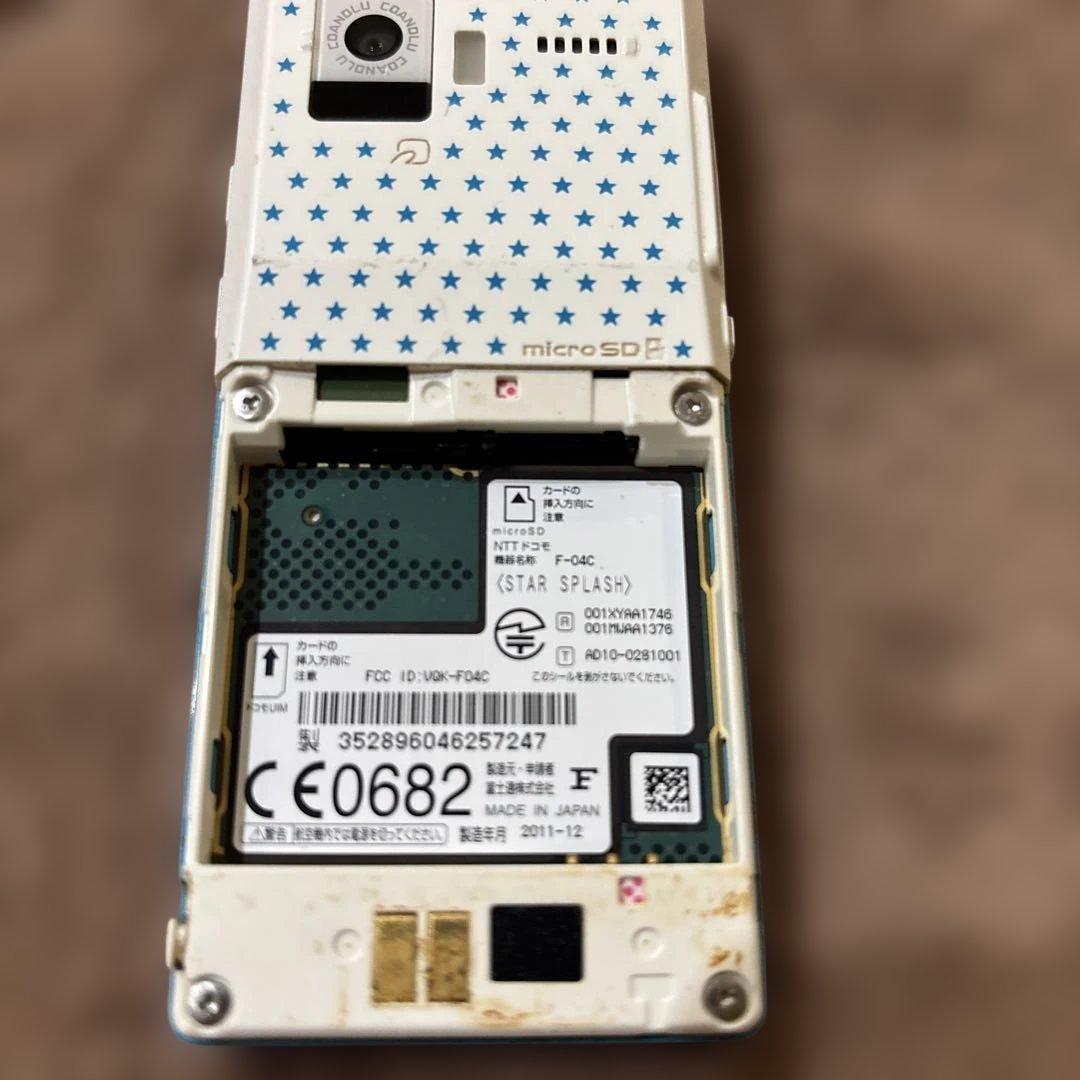携帯電話本体 docomo STYLE series F-04C STAR SPLASH