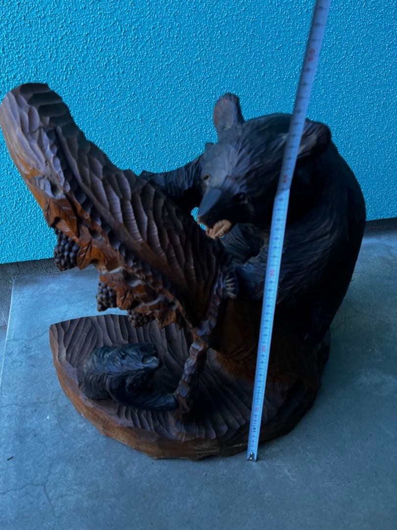 熊の彫刻、アイヌ民族彫刻、アイヌ民芸品、熊の木彫り、熊の親子と葡萄の彫刻