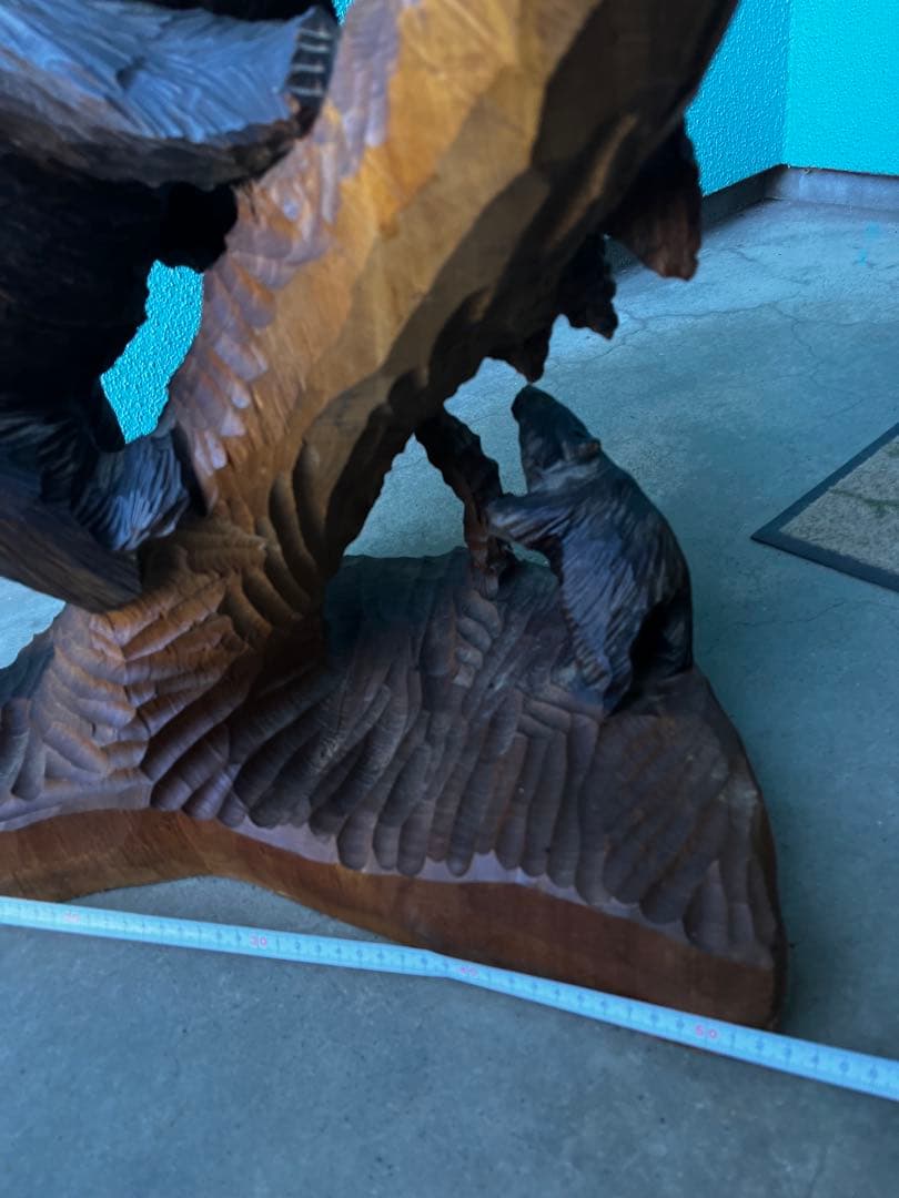 熊の彫刻、アイヌ民族彫刻、アイヌ民芸品、熊の木彫り、熊の親子と葡萄の彫刻