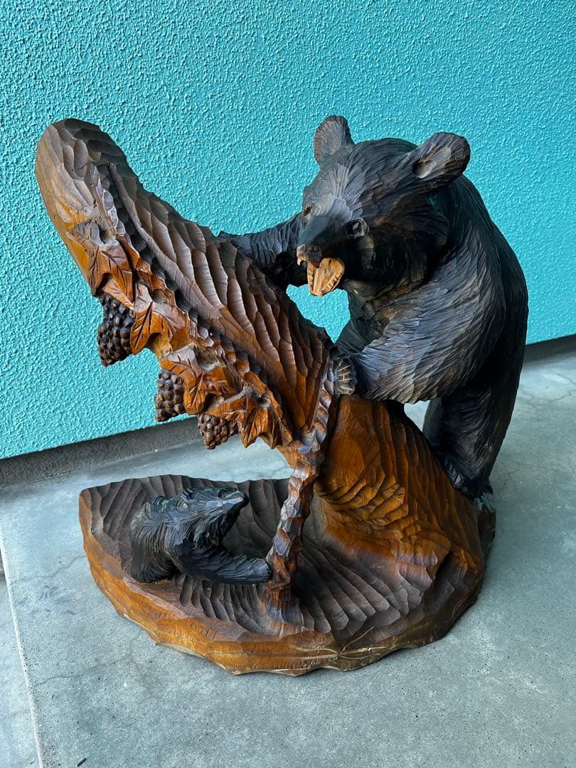 熊の彫刻、アイヌ民族彫刻、アイヌ民芸品、熊の木彫り、熊の親子と葡萄の彫刻