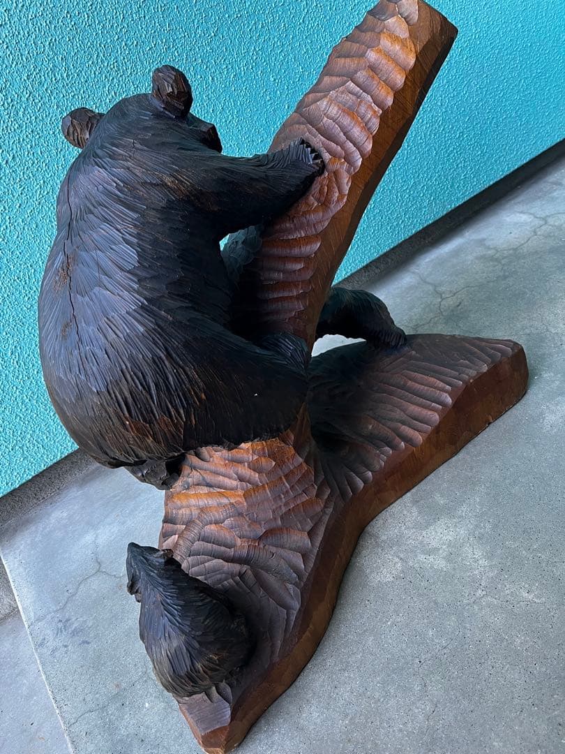 熊の彫刻、アイヌ民族彫刻、アイヌ民芸品、熊の木彫り、熊の親子と葡萄の彫刻