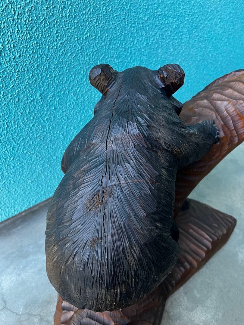 熊の彫刻、アイヌ民族彫刻、アイヌ民芸品、熊の木彫り、熊の親子と葡萄の彫刻