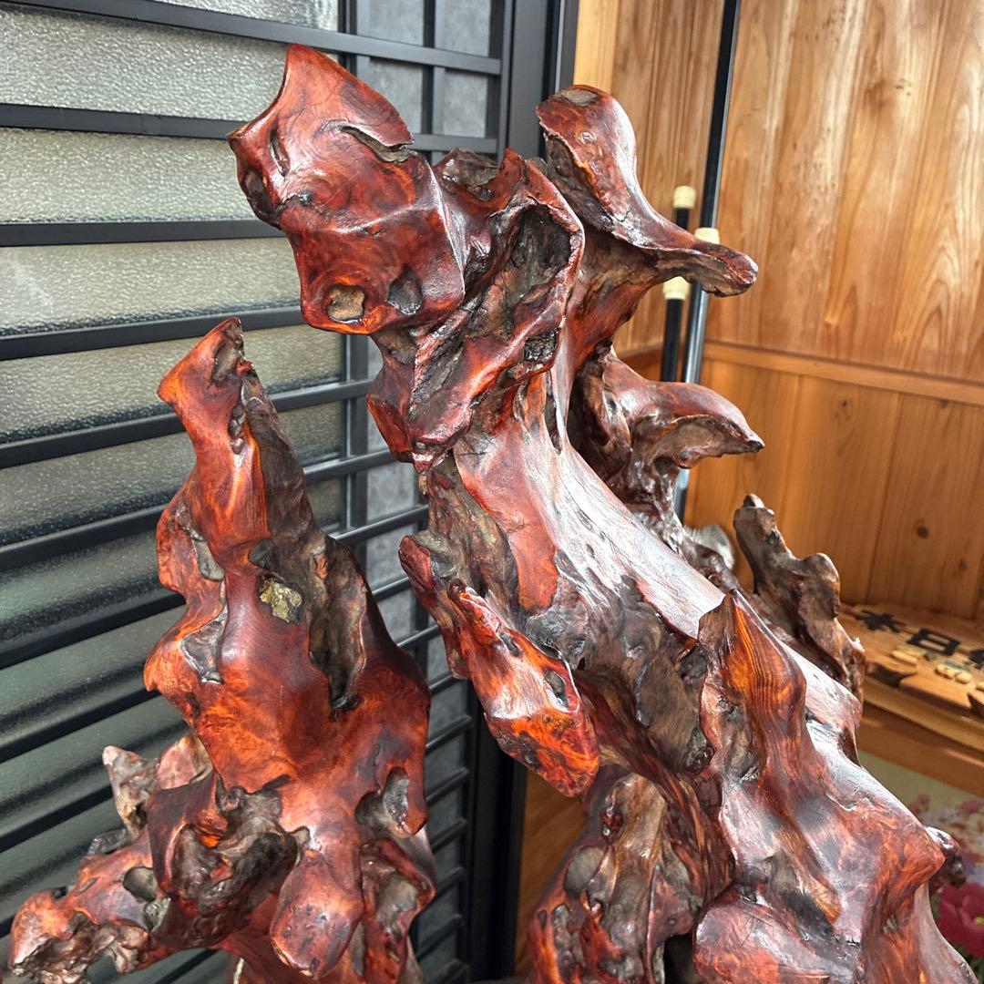 大きな抽象木彫刻