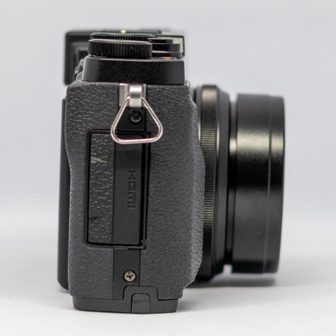 FUJIFILM X30 ブラック レンズフード付 コンデジ