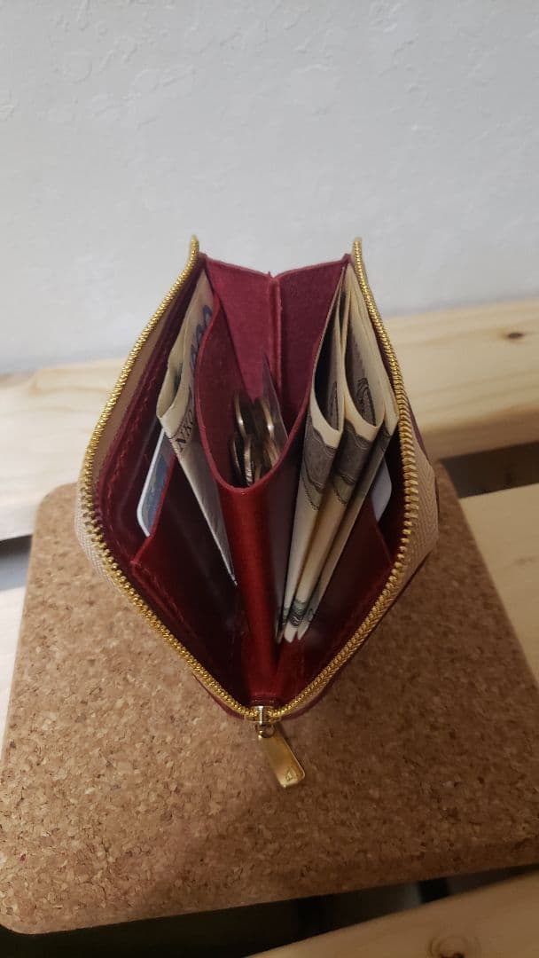 【新作ハンドメイド】赤いレザー ジッパー式財布 コンパクト