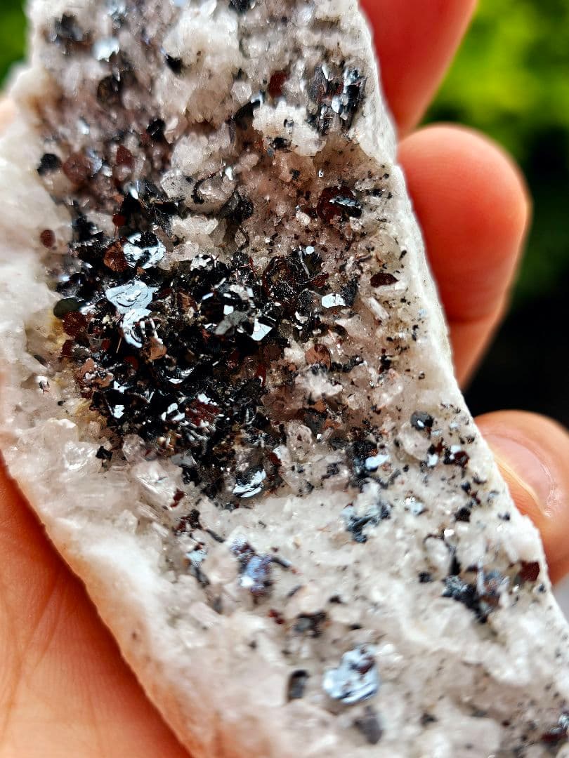 ネパール産 ヘマタイト水晶共生 原石