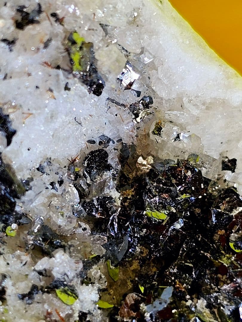 ネパール産 ヘマタイト水晶共生 原石