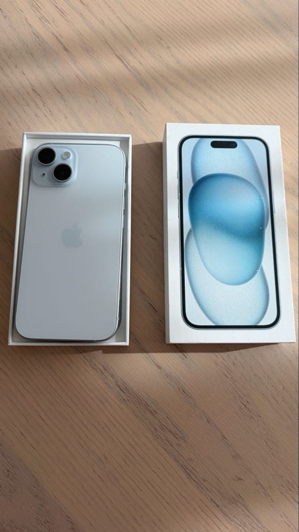 美品　iPhone15 256GB ブルー