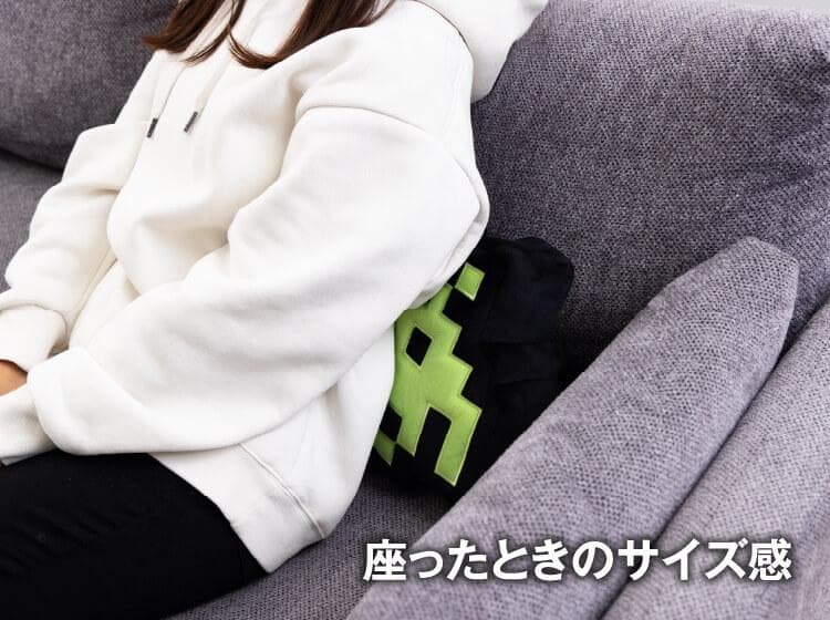 【新品/4個】スペースインベーダー誕生45周年記念 蓄光ぬいぐるみクッション