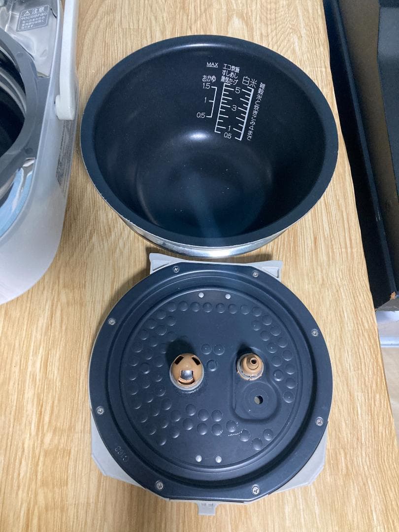 ZOJIRUSHI NP-VD10 圧力IH炊飯ジャー炊飯器 5.5合炊き