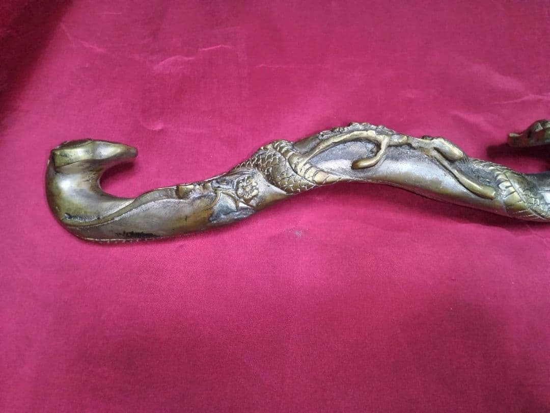 文鎮、ペーパーウェイト、如意　(龍文様、金属製)