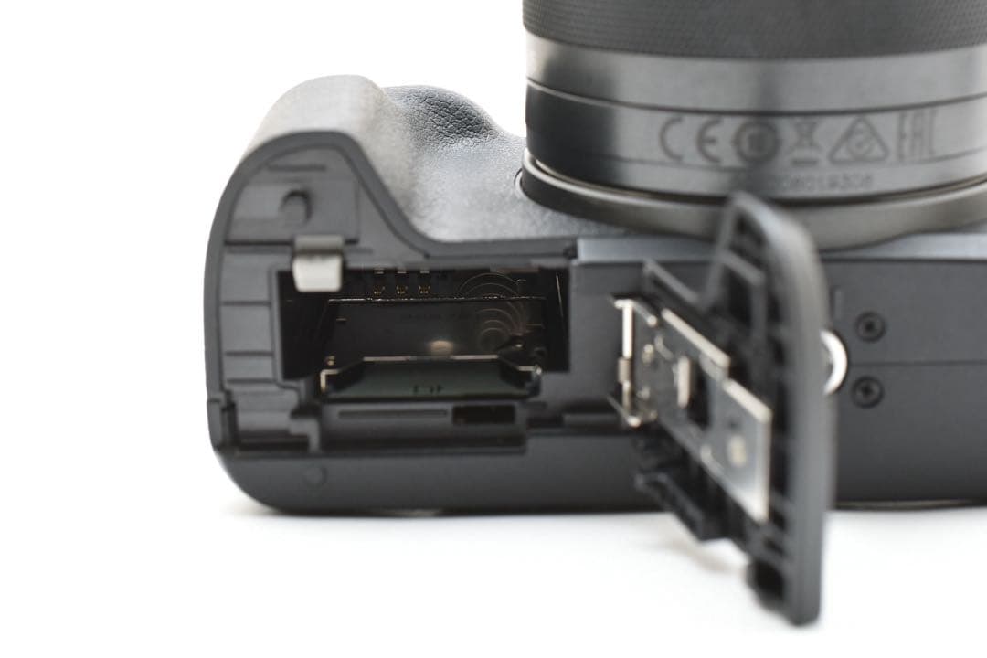 【美品】キヤノン CANON EOS KISS M 15-45mm IS STM