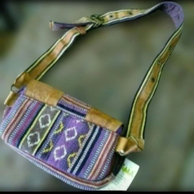 ネパール　新品タグ付　水牛革と織り布のショルダーBag