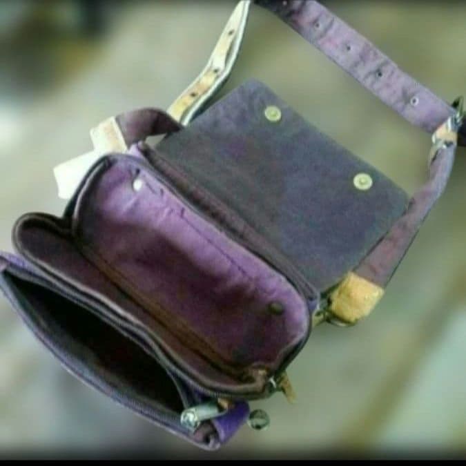 ネパール　新品タグ付　水牛革と織り布のショルダーBag