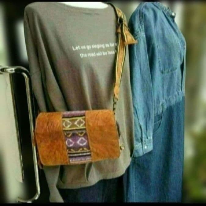ネパール　新品タグ付　水牛革と織り布のショルダーBag
