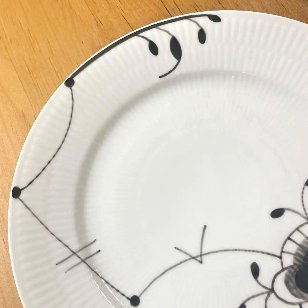 新品！ロイヤルコペンハーゲン　ブラックフルーテッド メガ プレート 22cmペア