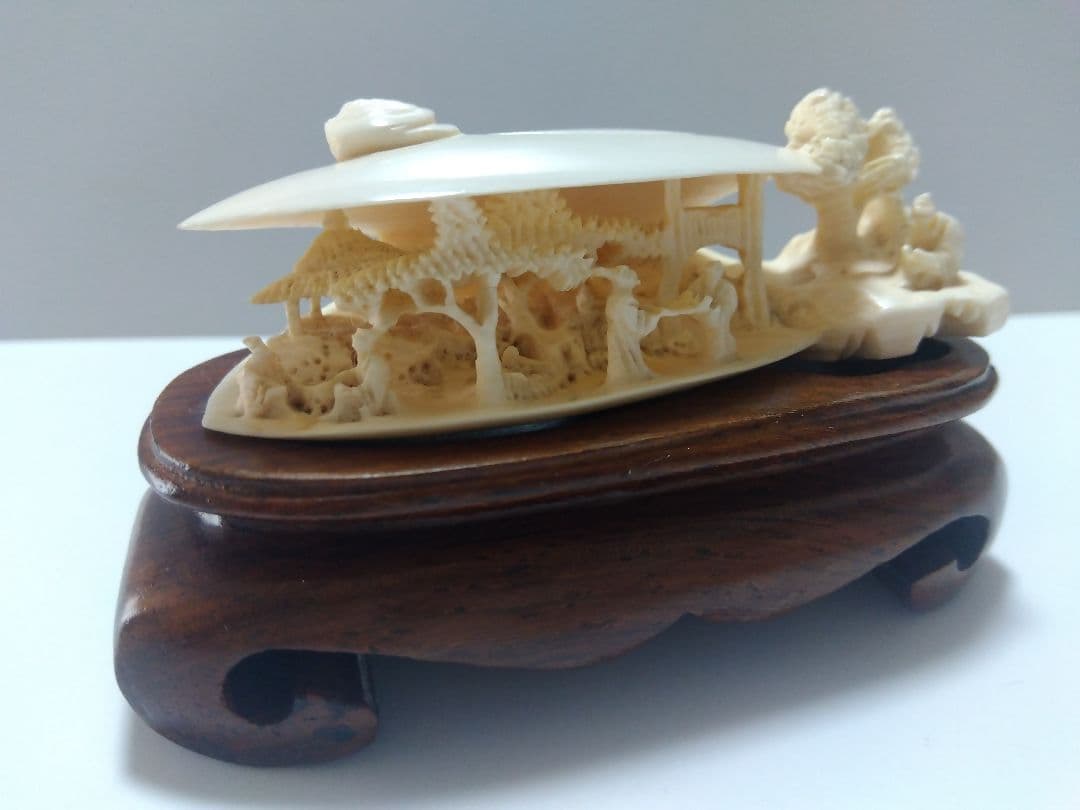 中国っぽい貝デザイン 彫刻 工芸品 置物 台座付き