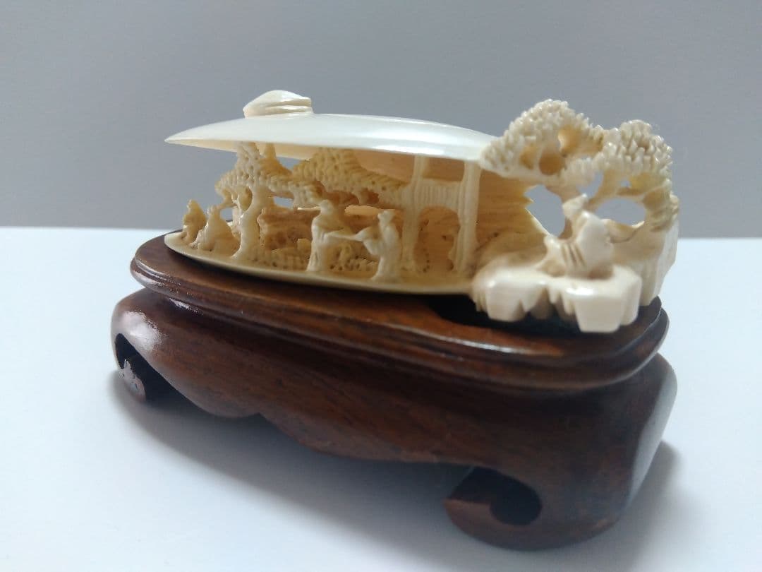 中国っぽい貝デザイン 彫刻 工芸品 置物 台座付き