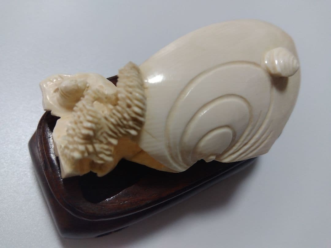 中国っぽい貝デザイン 彫刻 工芸品 置物 台座付き