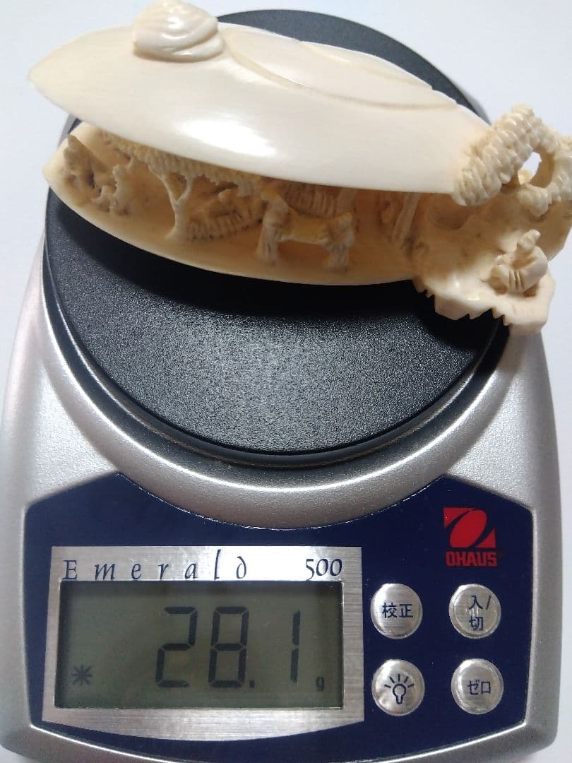 中国っぽい貝デザイン 彫刻 工芸品 置物 台座付き
