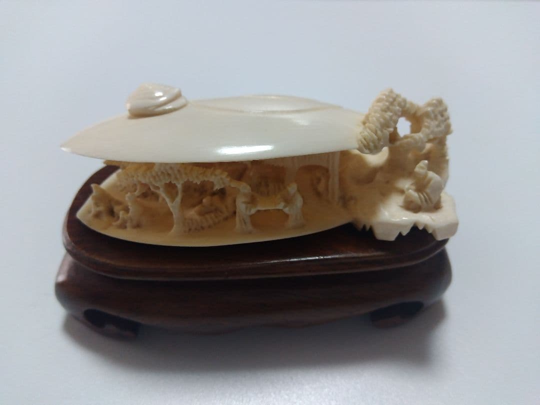 中国っぽい貝デザイン 彫刻 工芸品 置物 台座付き
