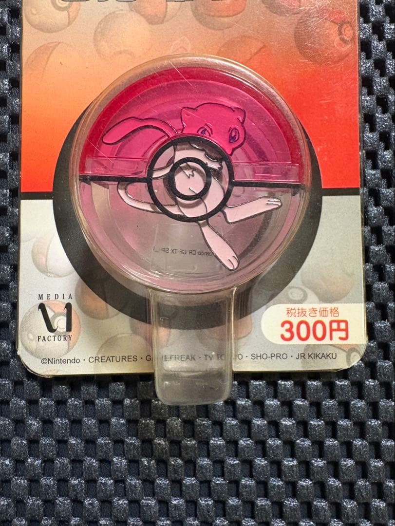 〈貴重物〉ポケモン　当時物　モンスターボールバッジ　ミュウ