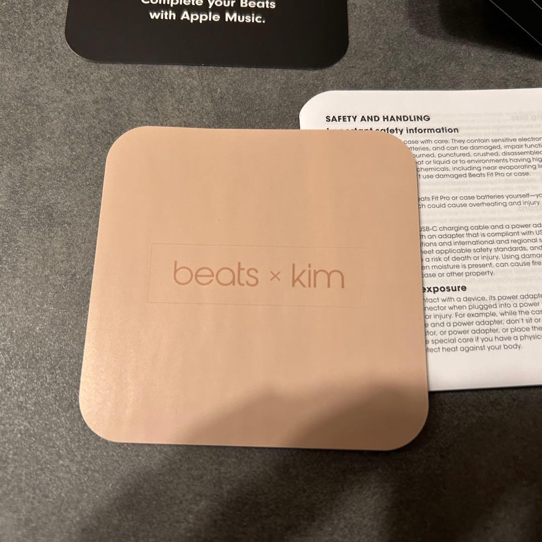 beats fit pro キム・カーダシアンエディション充電ケース付き