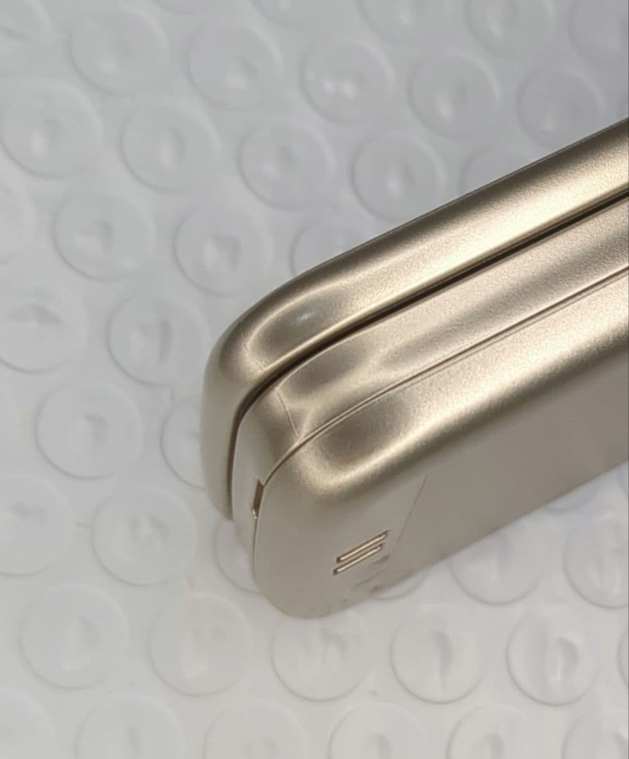 美品 docomo F-02J ゴールド らくらくフォン