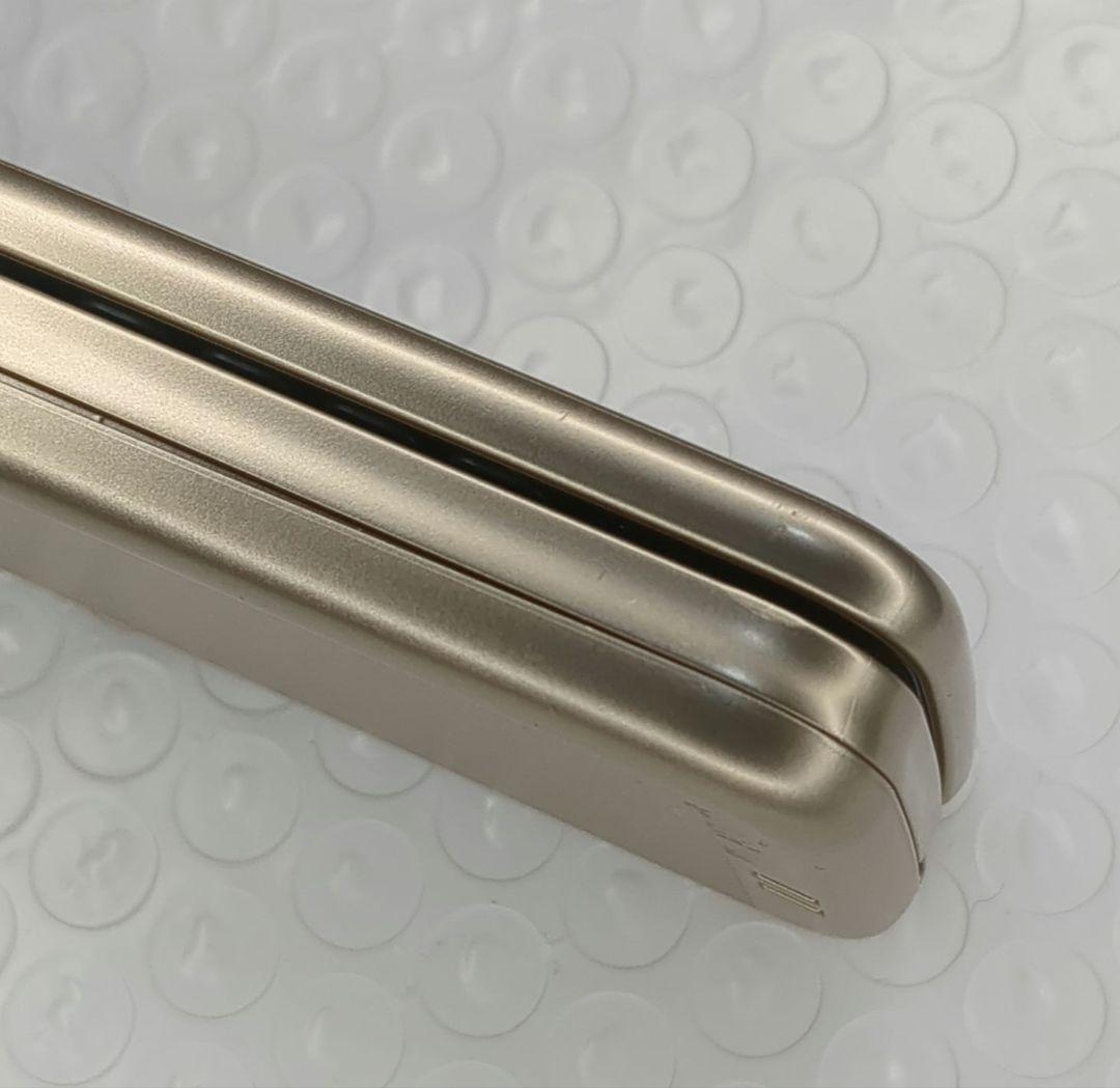 美品 docomo F-02J ゴールド らくらくフォン