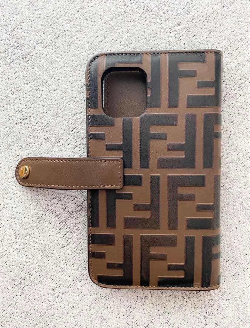 FENDI iPhone11pro 手帳型　スマホケース フェンディ