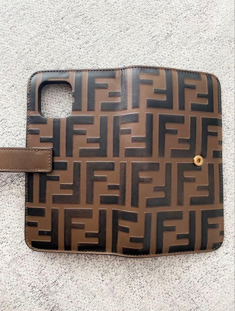 FENDI iPhone11pro 手帳型　スマホケース フェンディ