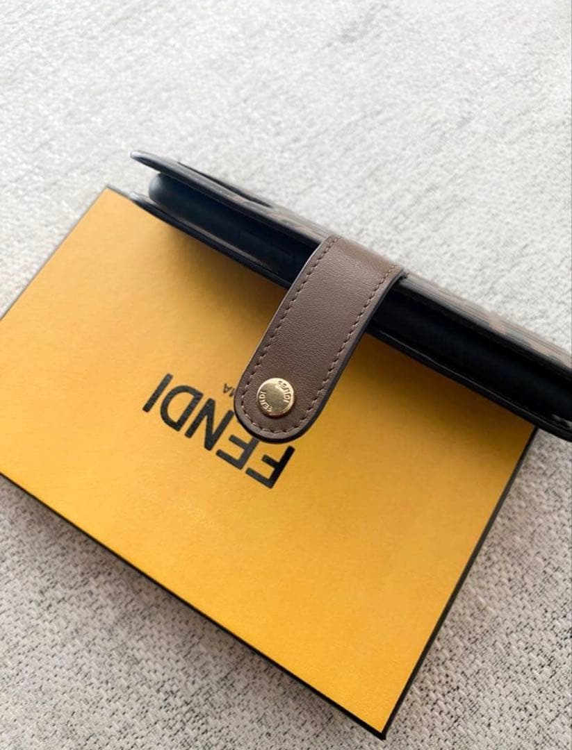 FENDI iPhone11pro 手帳型　スマホケース フェンディ