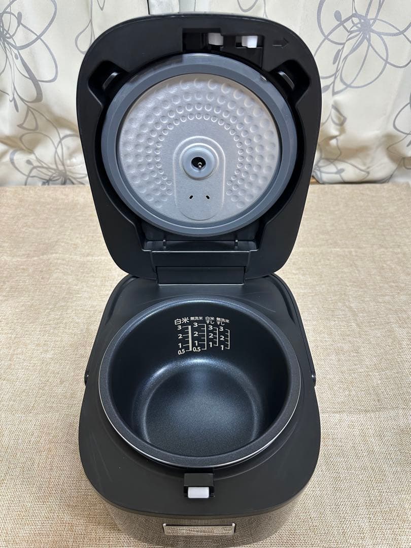 ✨美品✨TOSHIBA 東芝ジャー炊飯器　RC-5MFM ブラック　24年製