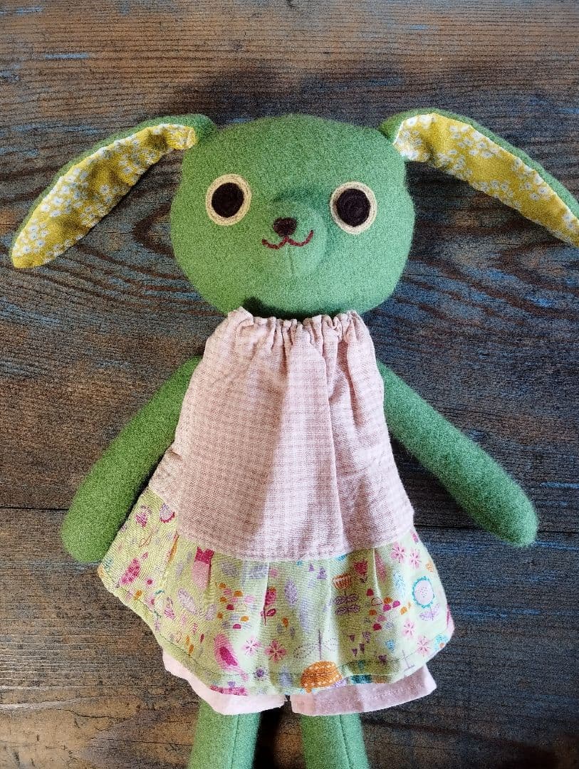ハンドメイド・「ウールのうさぎちゃん」着せ替え人形セット・手洗い可