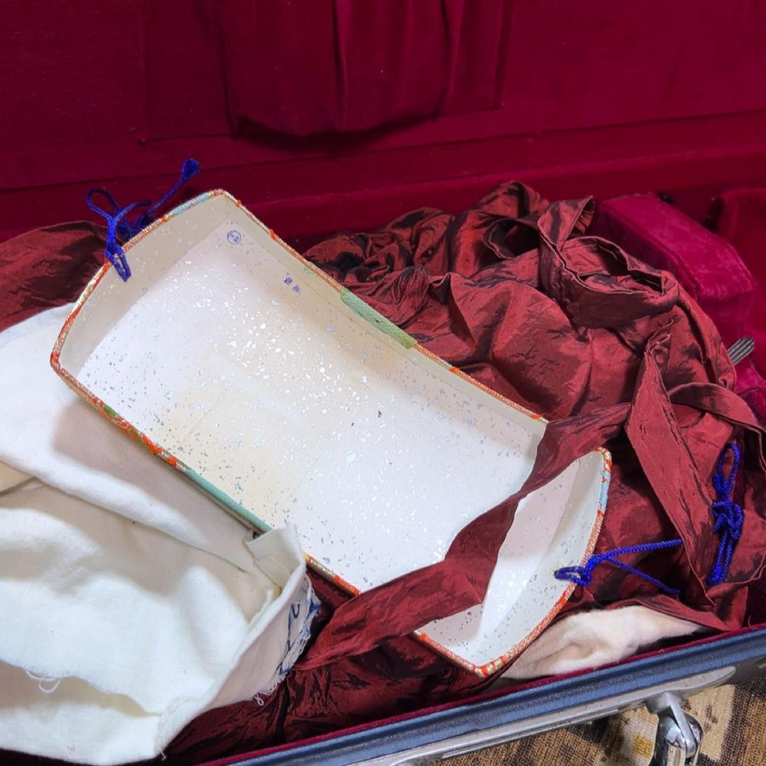 付属品多数！　三味線 和楽器　中棹　紅木　綾杉胴　地唄用　高級素材　天然素材