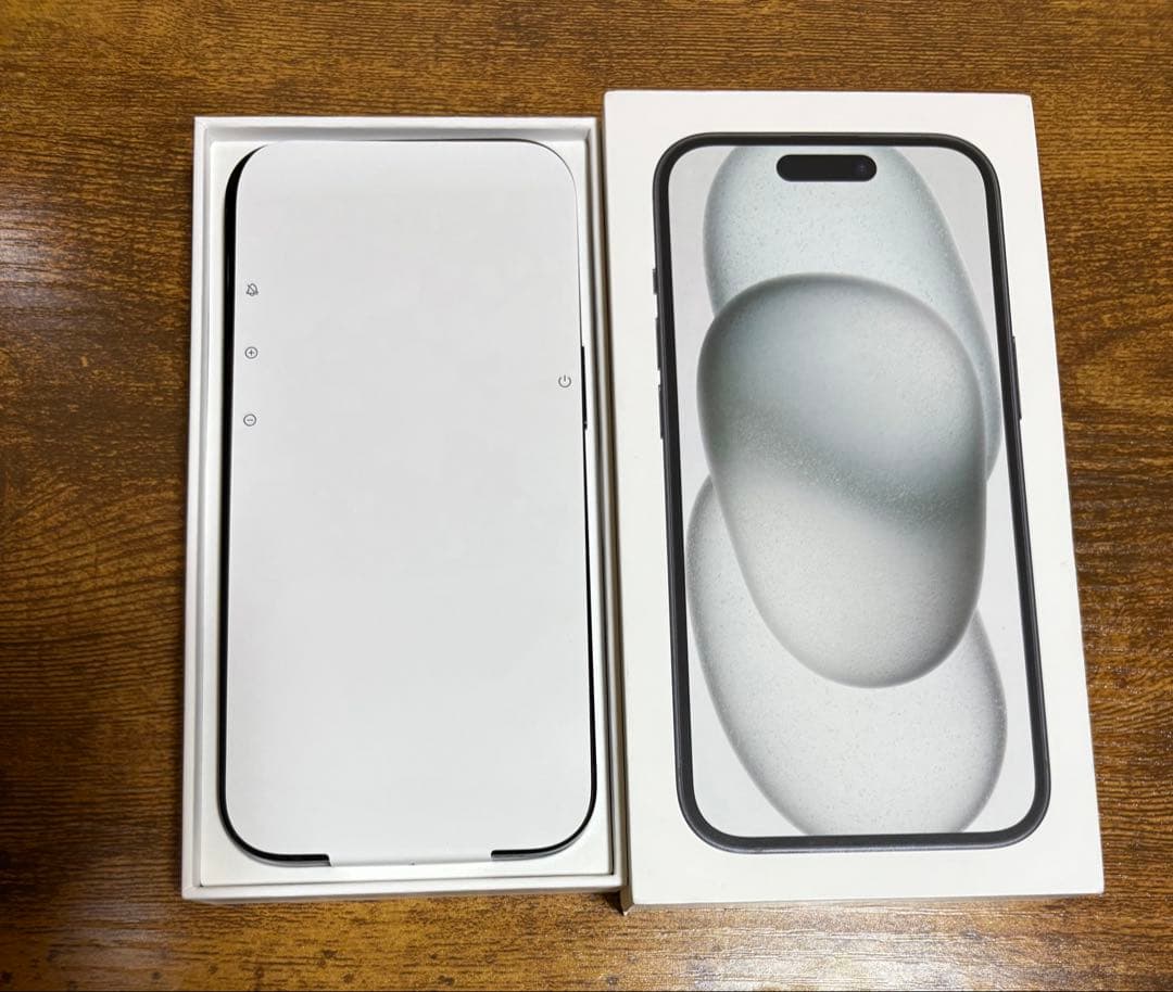 Apple iPhone 15 ブラック128GB SIMフリーバッテリー100